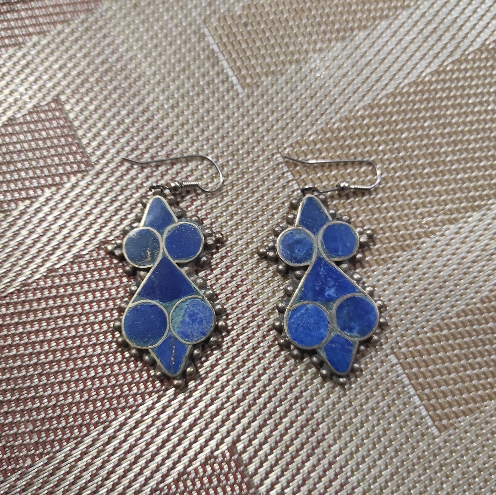 beautiful dangling earrings made of lapid lazuli
